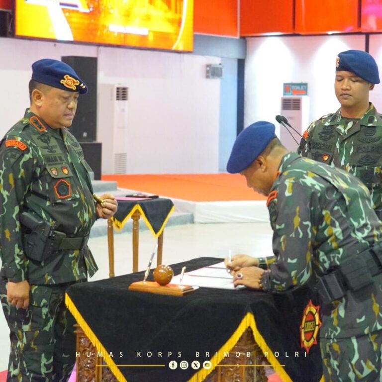 Komandan Korps Brimob Polri Irjen Pol. Drs. Imam Widodo, M.Han., secara langsung melantik jabatan Wakil Komandan Korps Brimob Polri Brigjen Pol. Drs. Ramdani Hidayat, S.H.,