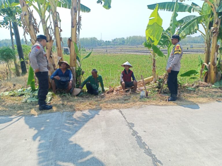 Bhatarling Polsek Karanganyar, Patroli Dialogis Dengan Petani