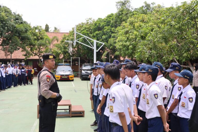Polres Kendal Patroli Sambangi SMPN 1 Kendal Antisipasi Tawuran Antar Pelajar