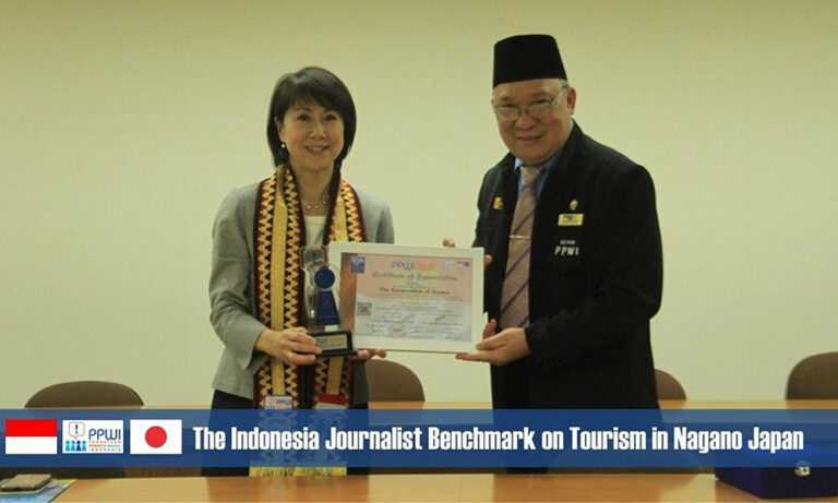 Walikota Iiyama-shi Terima Plakat Penghargaan dari PPWI