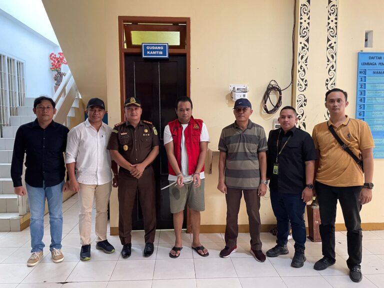 Biro Hukum dan Hubungan Luar Negeri Bersama Kejari Tarakan dan Kejari Nunukan Berhasil Pulangkan Terpidana Johansyah dari Malaysia ke Lapas Nunukan