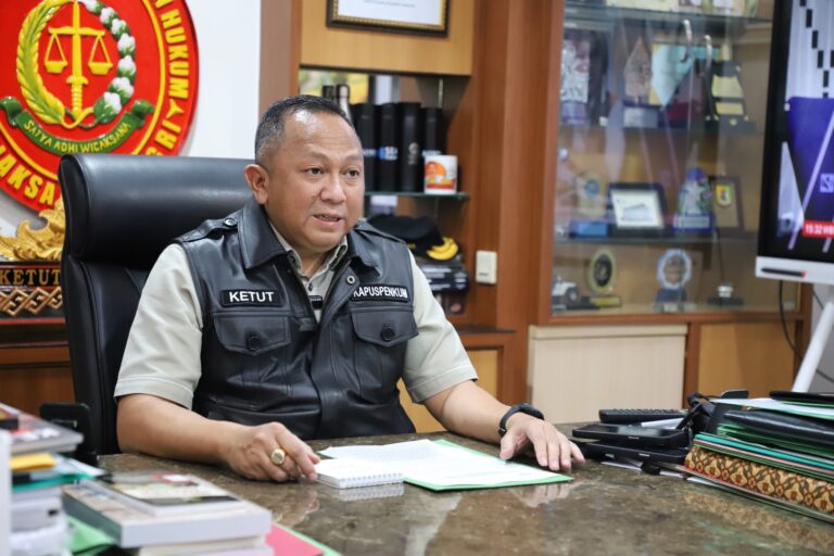 Tim Penyidik Melakukan Penggeledahan dan Penyitaan dalam Perkara Komoditas Timah