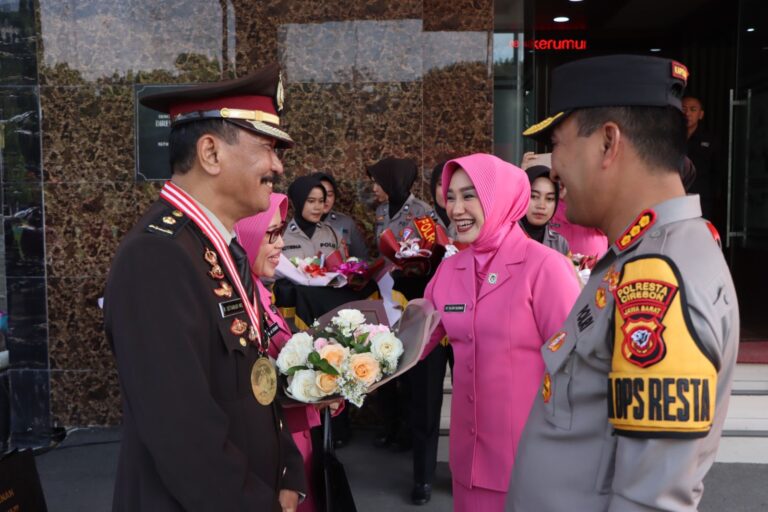 Polresta Cirebon Gelar Pelepasan Wisuda Purna Bhakti Anggota Polri dan ASN