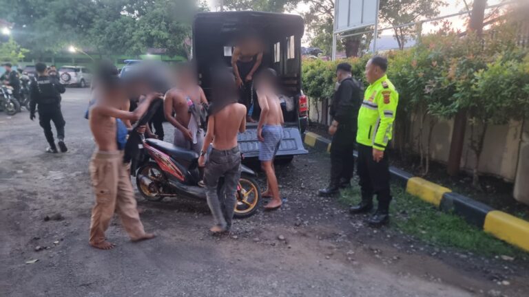 Respon Cepat Tim Patoroli Raimas Macan Kumbang 852 Polresta Cirebon Gagalkan Tawuran di Jamblang dan Talun