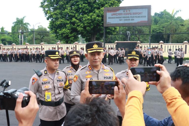 Kapolres Bogor Lantik Personil Polres Bogor Melalui Upacara Korps Rapot Kenaikan Pangkat TMT 01 Januari 2024