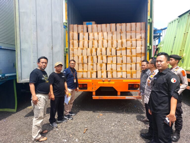 Jamin Keamanan, Polres Indramayu Kawal Logistik Surat Suara Pemilu 2024 Menuju Gudang Logistik KPU Kabupaten Indramayu