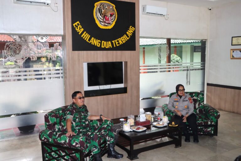 Silaturahmi dengan Danrem 063/SGJ, Kapolresta Cirebon Siap Pererat Sinergitas TNI – Polri