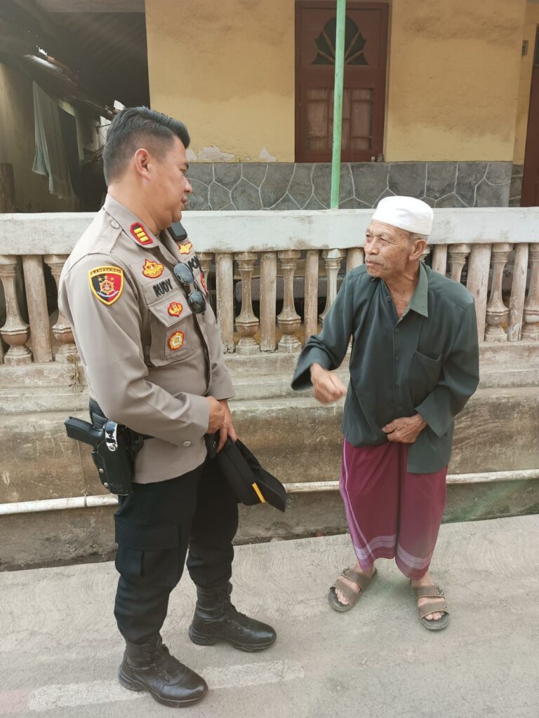 Jalin Silaturahmi, Kapolsek Cikijing Sambangi Tokoh Agama dan Titipkan Pesan Kamtibmas