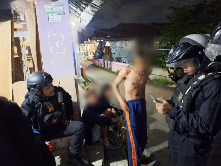 Patroli Cegah Tawuran Raimas Macan Kumbang 852 Polresta Cirebon Amankan Pemuda Membawa Sajam
