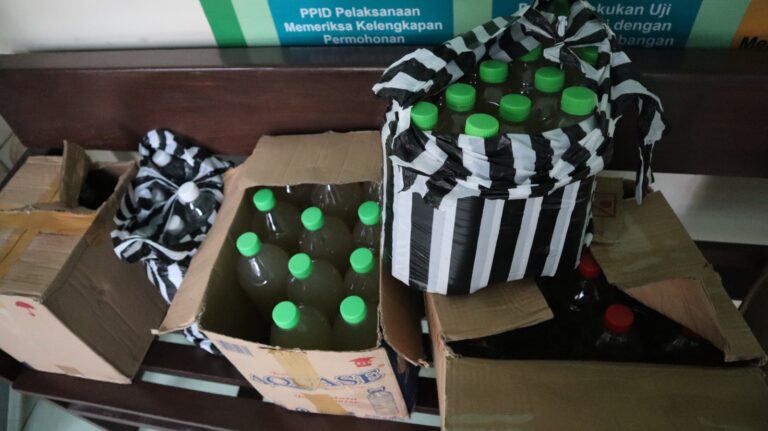 Ratusan Botol Miras Diajukan dalam Persidangan di Pengadilan Negeri oleh Polres Boyolali