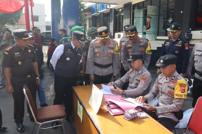 Kapolres Majalengka dan PJ Bupati Cek Kesiapan Kesehatan Personel Polri di Pemilu 2024
