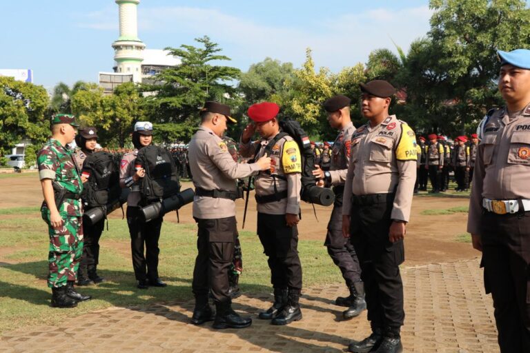 Bupati Kendal Pimpin Apel Pergeseran Pasukan Pengamanan TPS Pemilu Tahun 2024