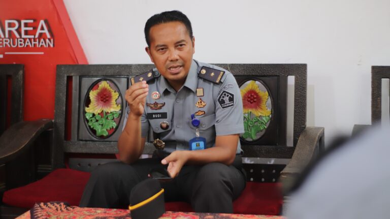 Tahun 2024 Menuju WBK/WBBM, Jajaran Pejabat Struktural Lapas Kediri Gelar Rapat ZI