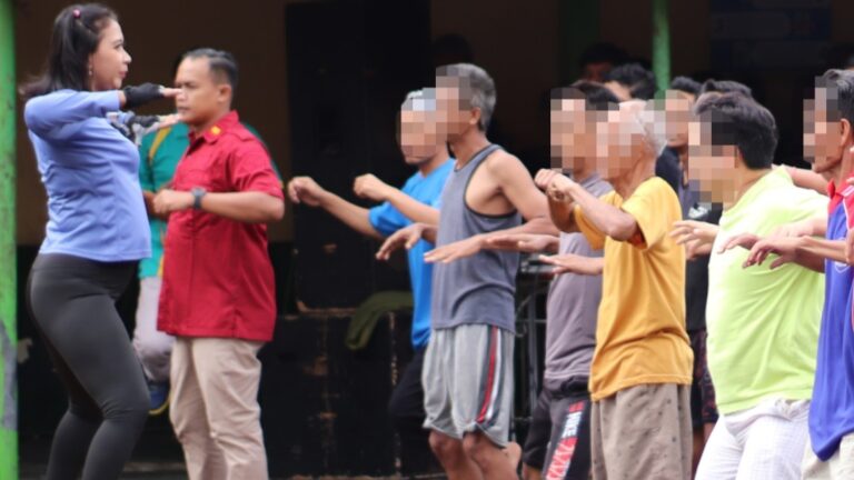 Lestarikan Budaya Sehat, Warga Binaan Lapas Kediri ikuti senam bersama Instruktur Cantik