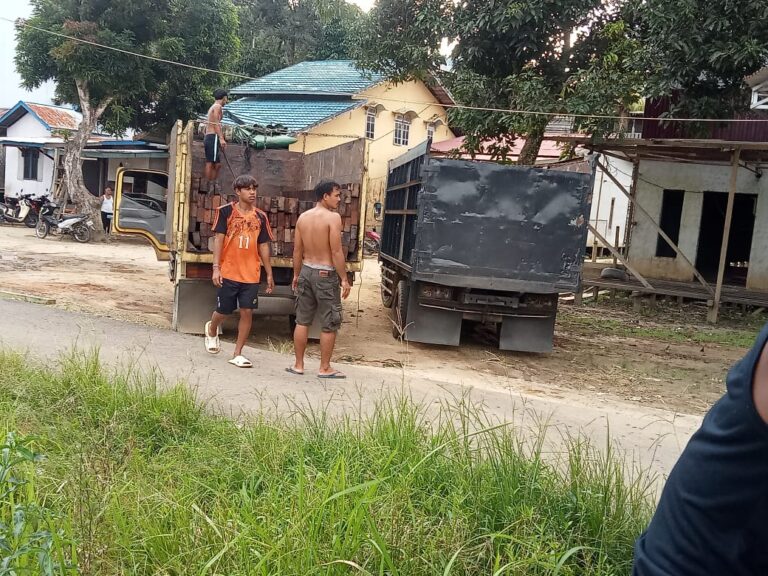 Aktifitas Ilegal Logging Di Randau Jungkal Marak, Diduga Keras APH Lakukan Pembiaran.