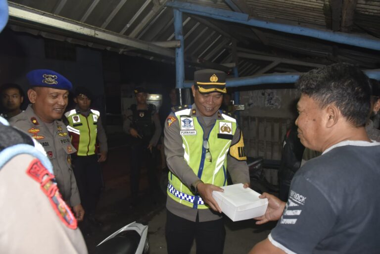 Polresta Cirebon Gelar Patroli Sahur, Jaga Kamtibmas Sambil Bangunkan Warga