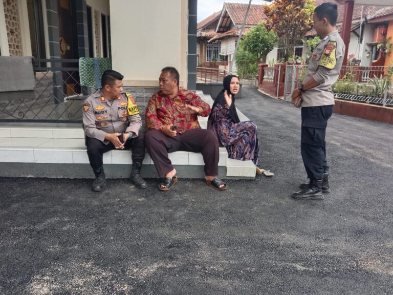 Kapolsek Cikijing Jalin Silaturahmi dan Sosialisasikan Kamtibmas di Desa Sukamukti