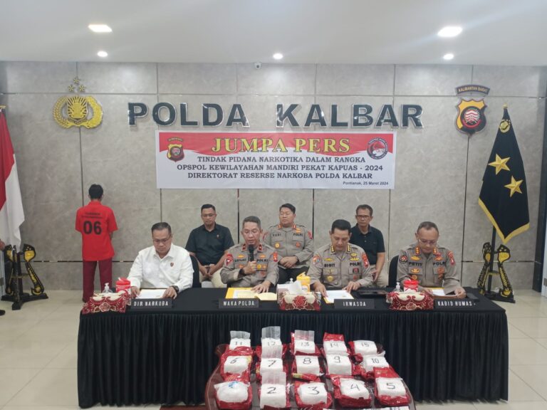 Polda Kalbar Gelar Jumpa Pers, Terkait Dengan Barang Bukti 15 Kg Sabu.