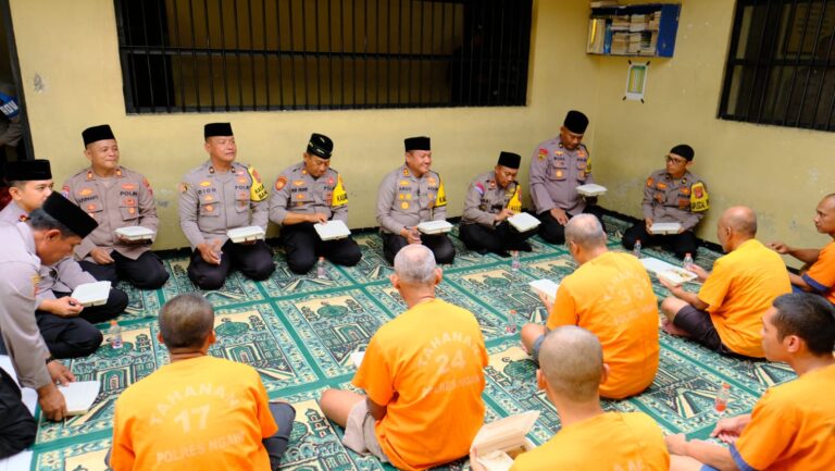 Kapolres Ngawi Buka Puasa Bersama Tahanan