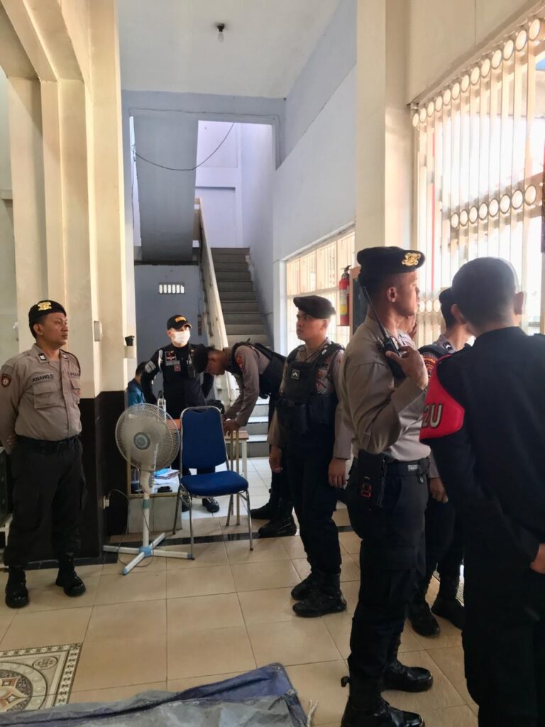 Demi Keamanan dan Ketertiban, Polisi Patroli ke Lapas Kediri