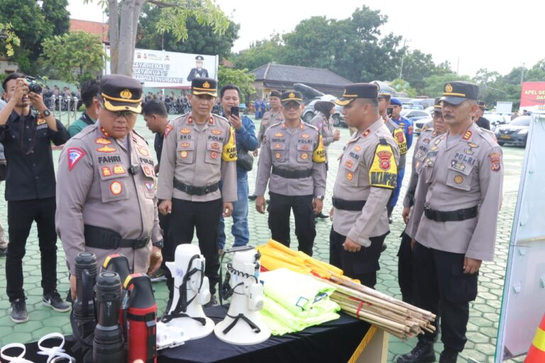Polres Indramayu Gelar Apel Sarana Prasarana Dan Kendaraan Dinas Dalam Rangka Kesiapan Operasi Ketupat Lodaya 2024.