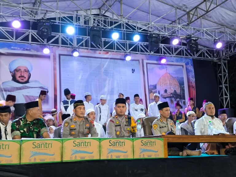 Wakapolres Wonogiri Hadir Dan Pimpin Pengamanan Pengajian Di Ponpes Darul Faizin Jatisrono