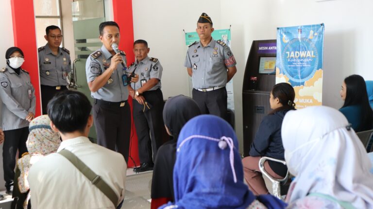 Wujudkan WBK, Lapas Kelas IIA Kediri Gelorakan Sosialisasi Kepada Pengunjung dan Masyarakat