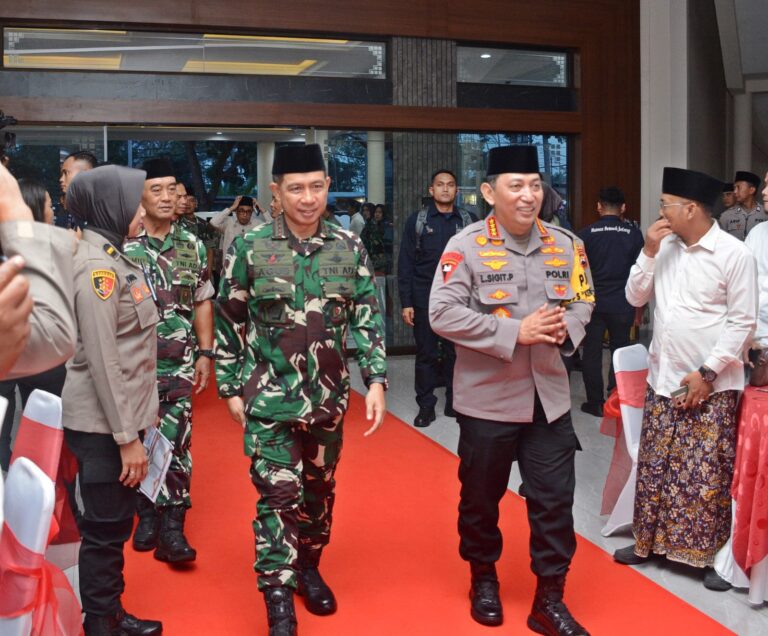 Panglima TNI, Menko PMK, dan Kapolri Cek Kesiapan Pelayanan Mudik Wilayah Jawa Tengah