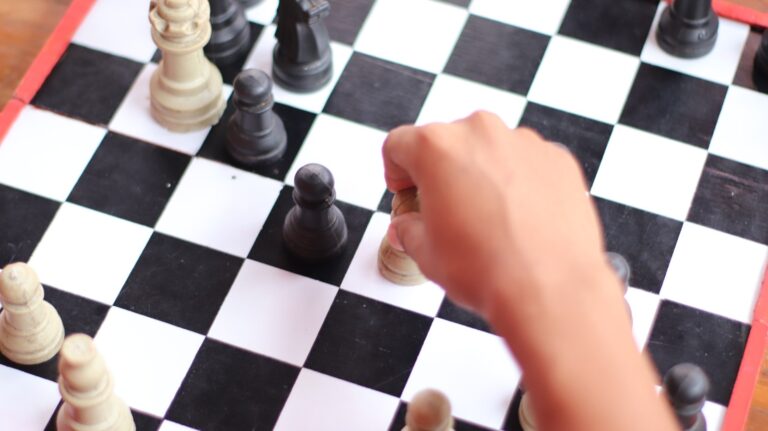 Adu Strategi, Wbp Lapas Kediri Meriahkan HBP dengan Lomba Catur