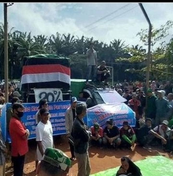 PT BAP Dianggap Tidak Tepati Janji Plasma 20 Persen Ratusan Warga Selunuk Menggelar Demo Damai.