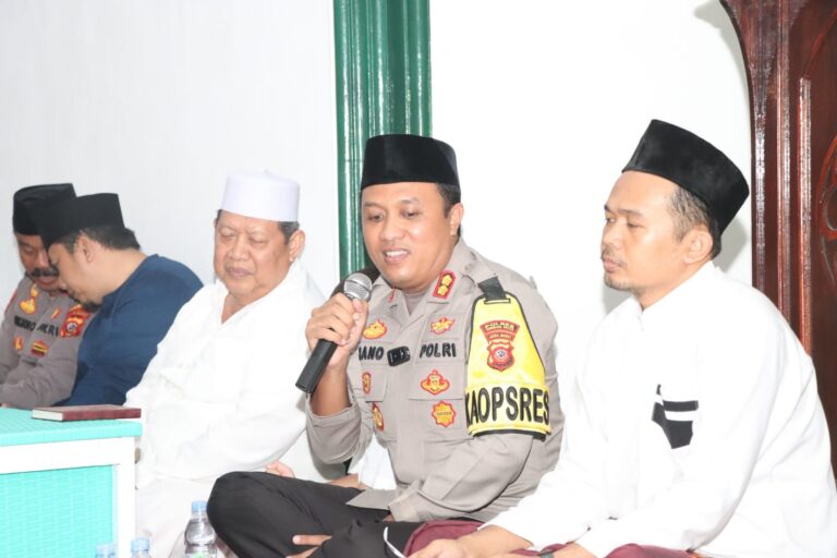 Silaturahmi Kamtibmas Kapolres Cirebon Kota di Masjid Asy-Syura Sukasari