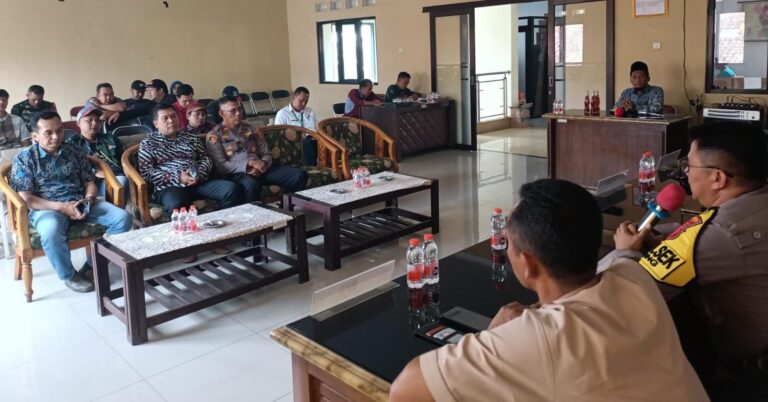 Kapolsek Cikijing Hadiri Monev DD/ADD dan Bankeu Tahap I Tahun 2024 untuk Dukung Pembangunan Desa