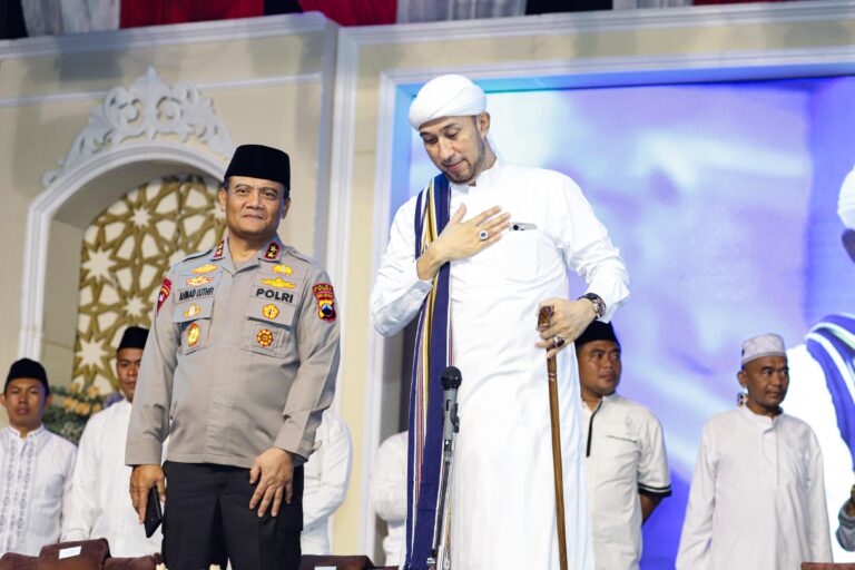Irjen Pol Ahmad Luthfi bersama Habib Ali Zainal Abidin Assegaf; Jawa tengah Bersholawat untuk Indonesia Maju dan Damai
