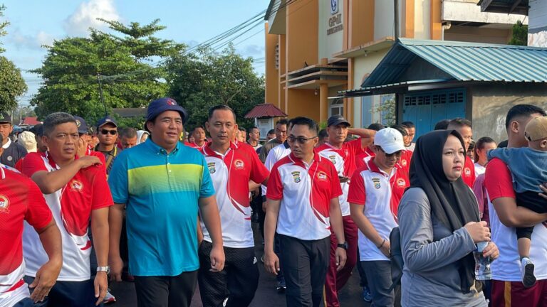 Dalam Rangka Hari Bhayangkara ke 78 Ribuan Masyarakat ikut Jalan Santai Bersama Polres Bintan