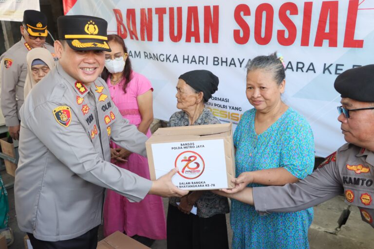 Antusias Warga Sambut Baksos Polres Jakut Di Rawa Bebek