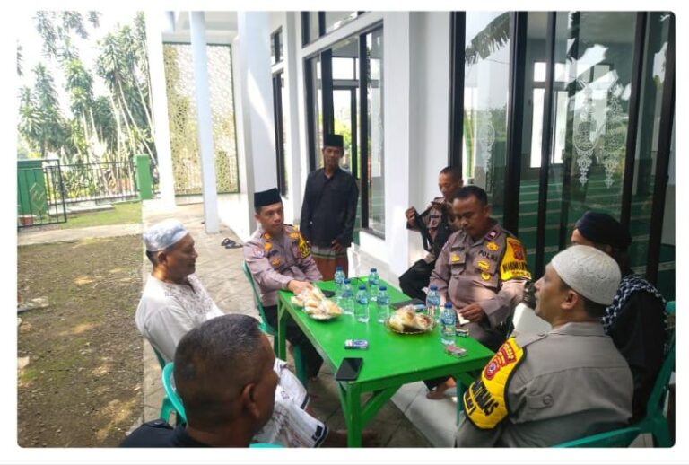 Kapolsek Caringin Terjun Langsung Gelar Giat Jumat Keliling Secara Rutin di Masjid masjid Yang Ada di Wilayah kecamatan Caringin kab bogor