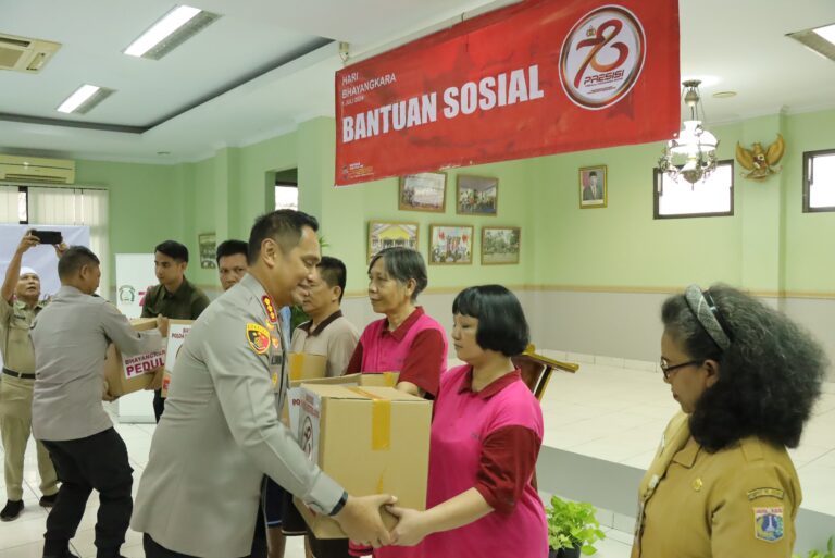 Polres Jakbar Gelar Bakti Sosial di Panti Sosial Binalaras Harapan Sentosa 3