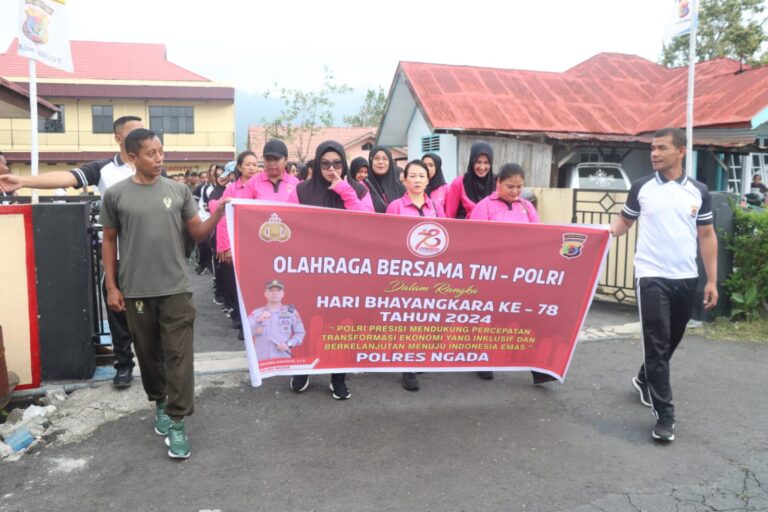 Sambut Hari Bhayangkara Ke-78 Tahun 2024, Polres Ngada Bersama Kodim 1625/Ngada Laksanakan Olahraga Bersama