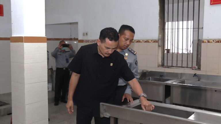 PK Ahli Utama Ditjenpas Drs. Nugroho Sempat Penasaran Bagaimana Penampakan Dapur dan Klinik Lapas Kediri