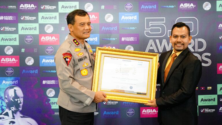 Irjen Pol Ahmad Luthfi Terima Penghargaan Indonesia Most Inspiring And Valuable Figure 2024 Dari Indonesia Award Magazine