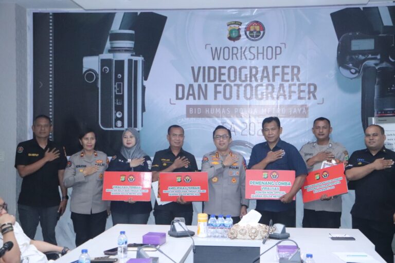 Personel Berprestasi Terima Penghargaan Dari Kabidhumas Polda Metro Jaya