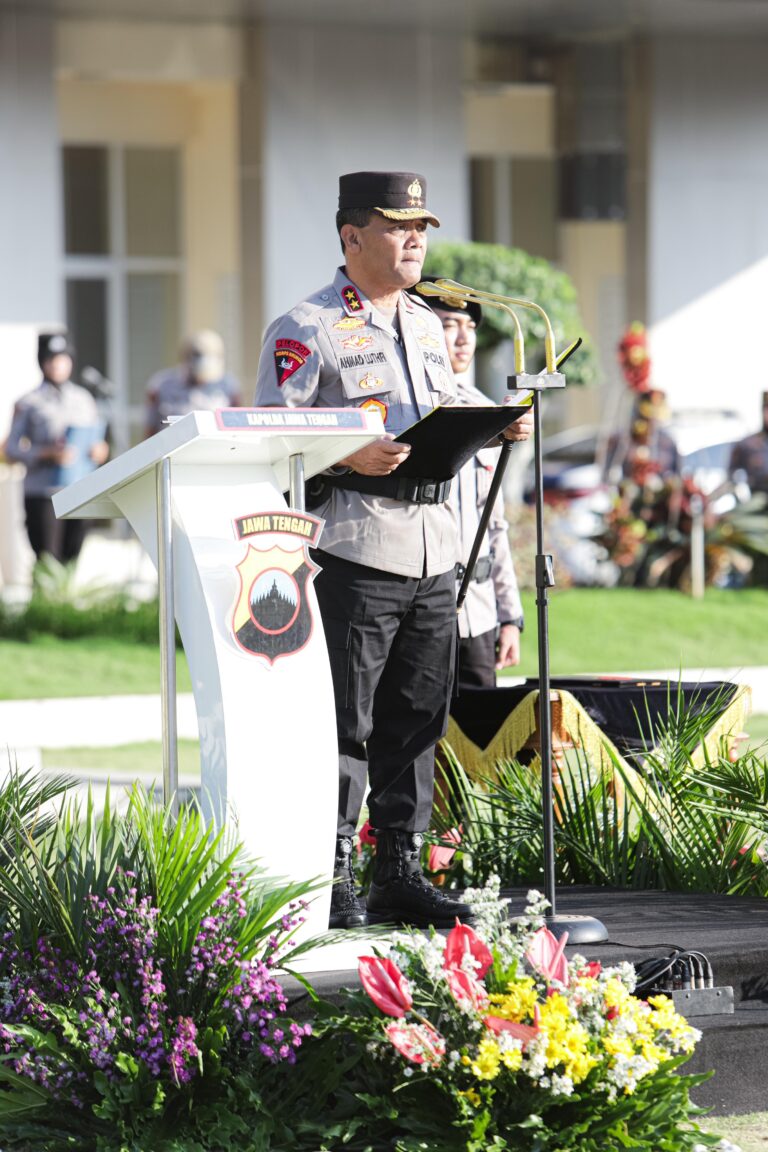 Pesan Irjen Pol Ahmad Luthfi Saat Sertijab 4 PJU dan 15 Kapolres; ” Layani Masyarakat Dengan Baik, Dengan Setulus Hati
