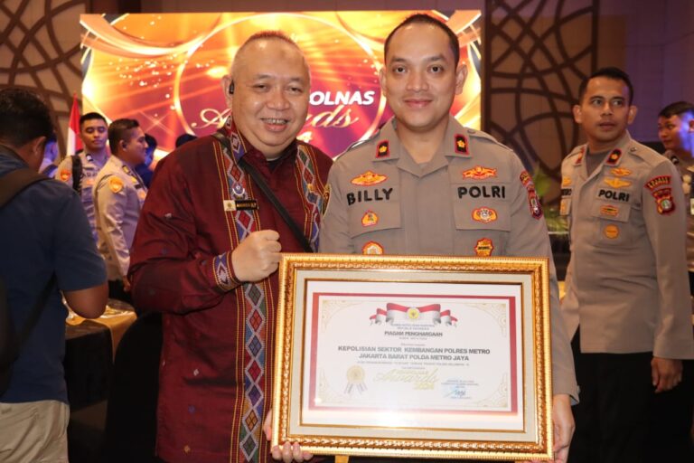 Polsek Kembangan Terima Penghargaan di Kompolnas Awards 2024 Berkat Inovasi “Polisi Mengajar”