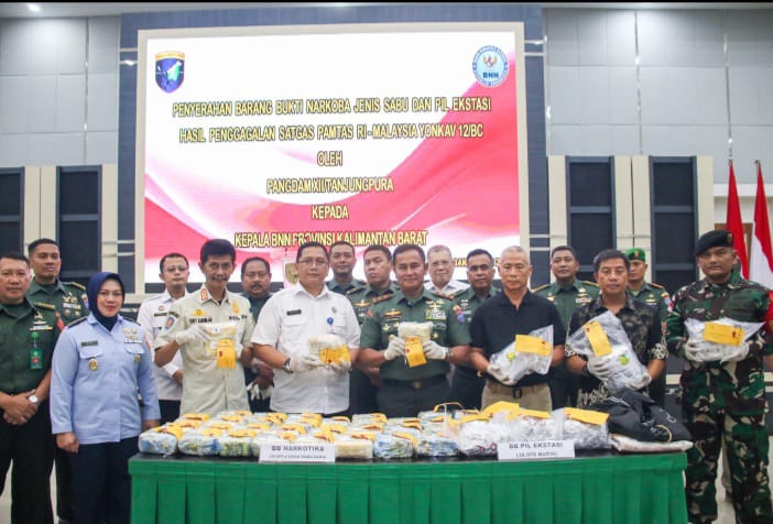 Tepat di Hari Jadi Satuan, Pangdam Tanjungpura Serahkan Puluhan Kilo Sabu dan Ribuan Butir Ekstasi ke BNNP Kalbar