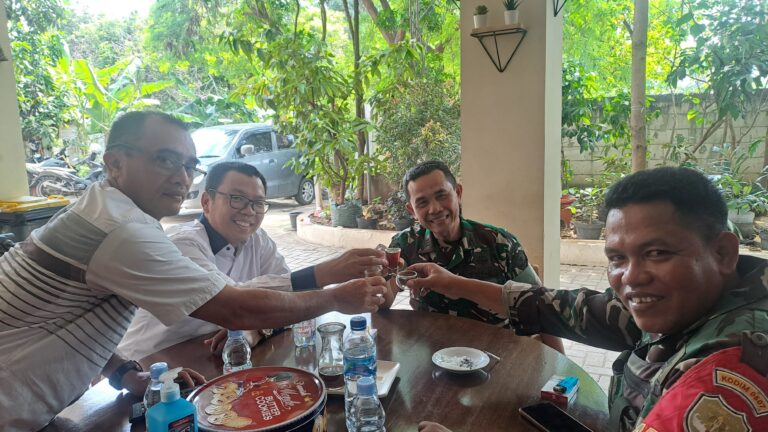 Kedekatan Koramil 02 Pondok Gede dengan Rakyat ‘Ngopi Bareng ‘ di Cafe Kobarin Rindang Indonesia