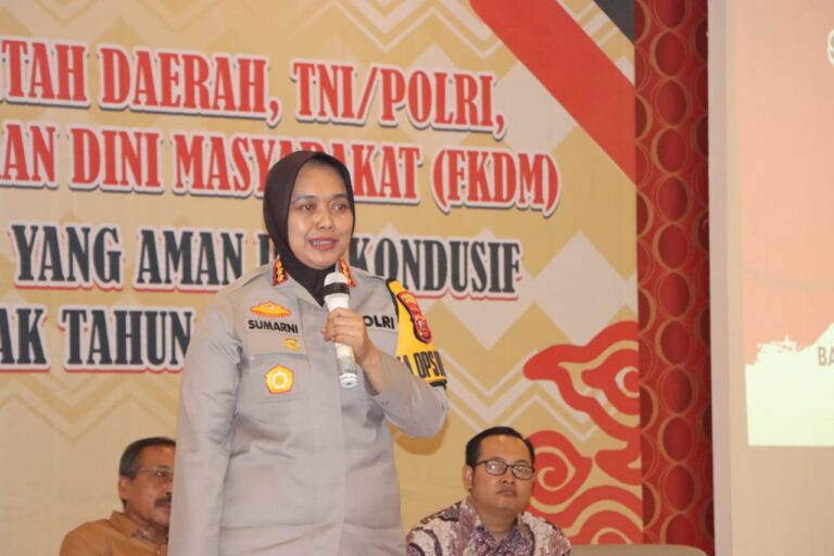 Kapolresta Cirebon Menjadi Narasumber Sinergitas Antar Aparatur Pemerintahan Daerah TNI/Polri, Pemerintah Desa Dan FKDM Kecamatan