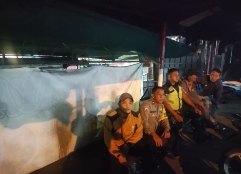 Bhabinkamtibmas Wilayah Hukum Polsek CSR (Cisarua) laksanakan kegiatan Sambang Cek Pos Siskamling