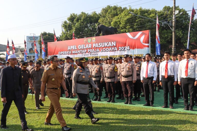 Kapolresta Cirebon Pimpin Apel Gelar Pasukan Operasi Mantap Praja Lodaya 2024