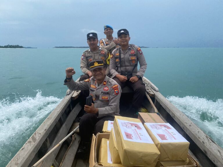 Tak Kenal Lelah, Polres Lingga Berikan Bantuan Kemanusiaan Kepada Korban Bencana