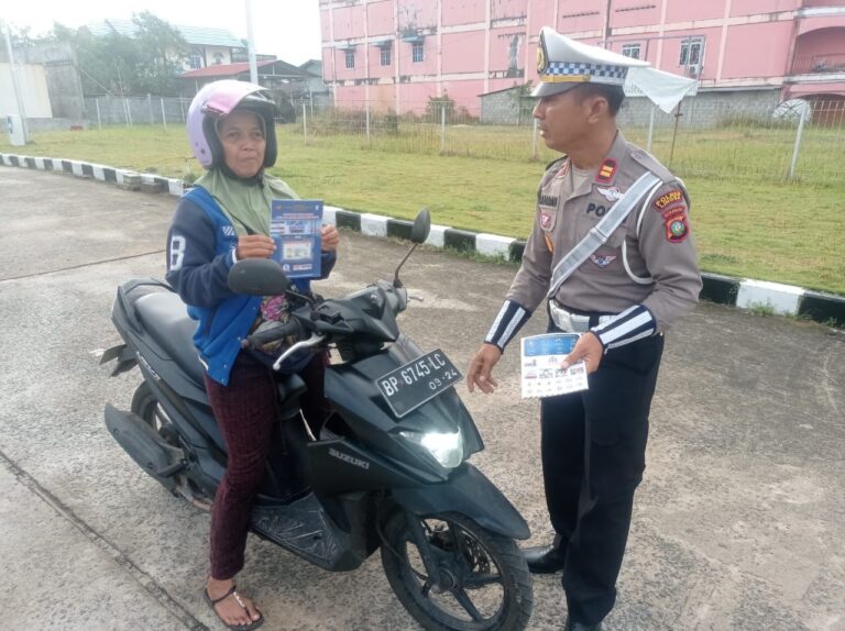 Himbauan Kepada Masyarakat dan Pelajar Pengguna Jalan yang Mengendarai Kendaraan Cara Berlalu Lintas Dengan Selamat